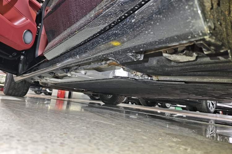 Used Hima Luxeed R7 2026 Model Range-Extending Max+ Left Side Sill