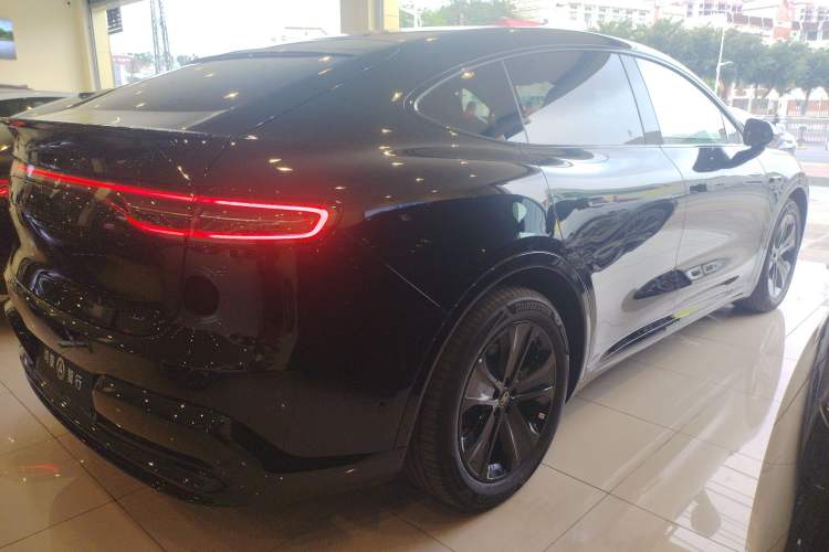 Used Hima Luxeed R7  Rear Right 45 Deg