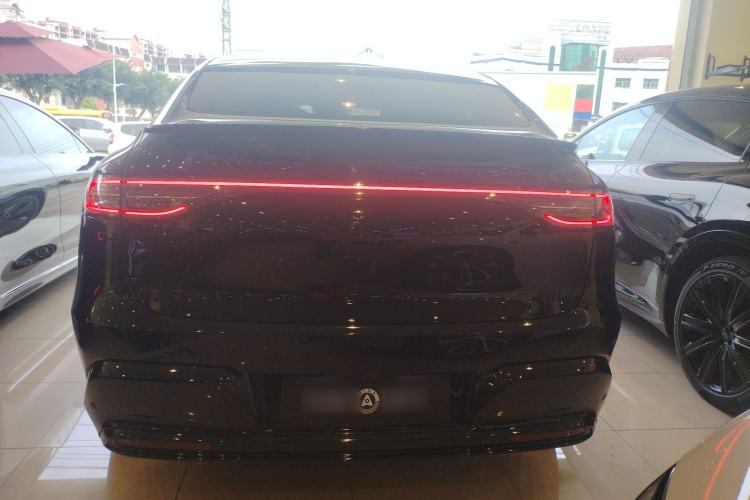 Used Hima Luxeed R7  Rear