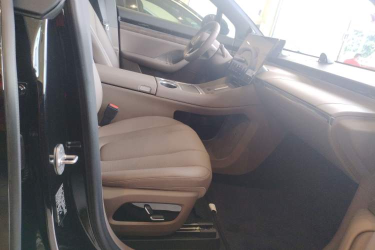 Used Hima Luxeed R7  Right Front Seat