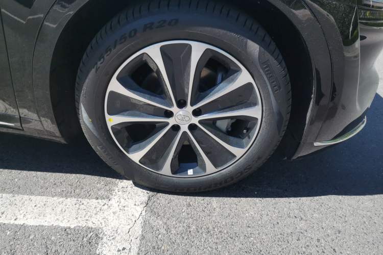 Used Hima Luxeed R7 2026 Model Range-Extending Max Right Front Wheel Hub