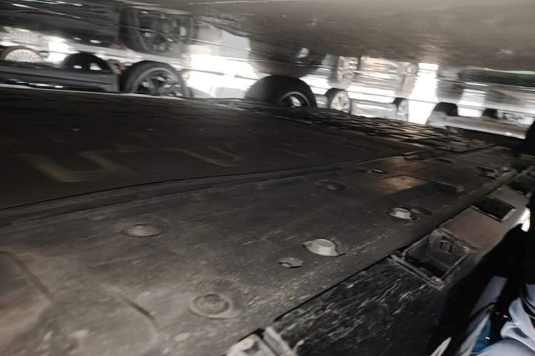 Used Hima Luxeed R7 2026 Model Range-Extending Max Right Side Sill