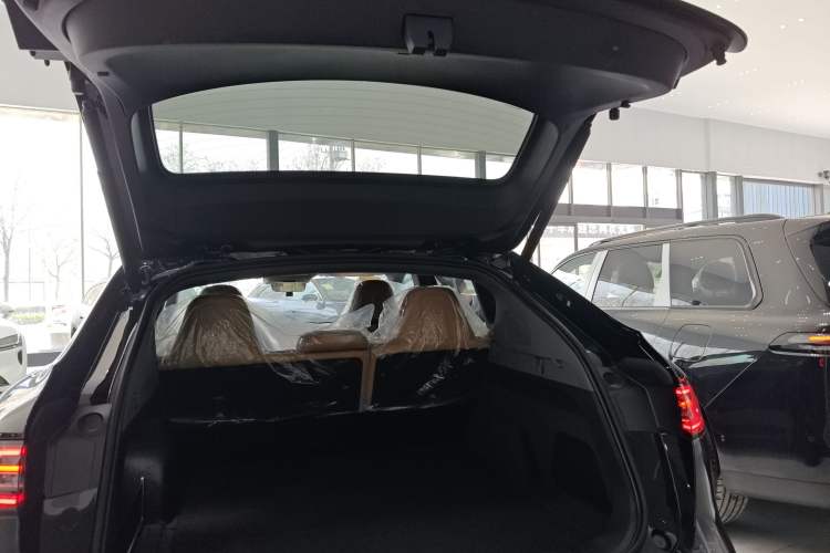 Used Hima Luxeed R7 2026 Model Range-Extending Max Trunk