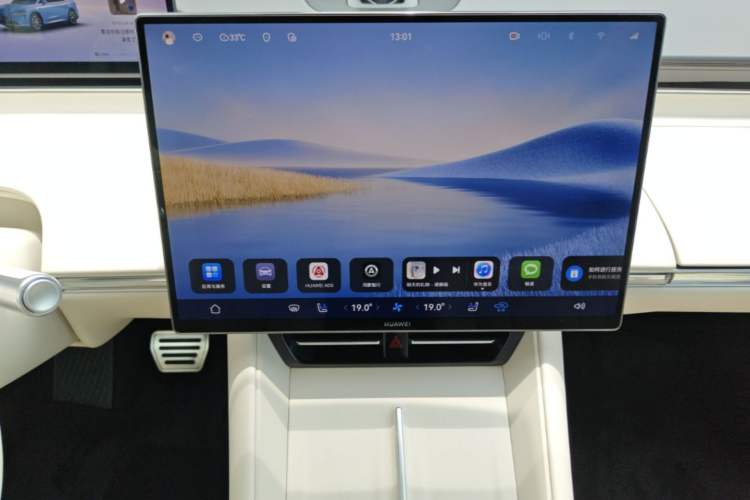 Used Hima Luxeed R7 2026 Model Pure Electric Max+ Audio And AC Panel