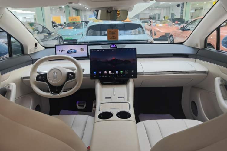 Used Hima Luxeed R7 2026 Model Pure Electric Max+ Center Console