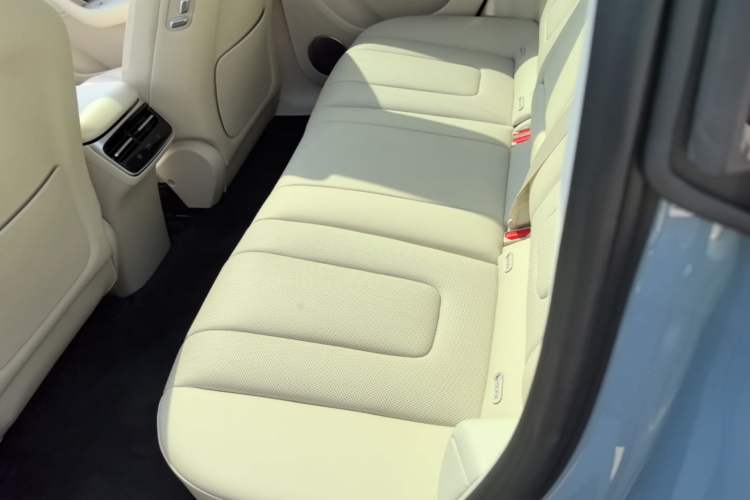 Used Hima Luxeed R7 2026 Model Pure Electric Max+ Left Rear Seat