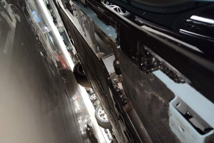Used Hima Luxeed R7 2026 Model Range-Extending Max Left Side Sill
