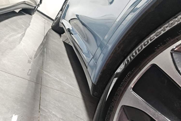 Used Hima Luxeed R7 2026 Model Pure Electric Max+ Right Side Sill