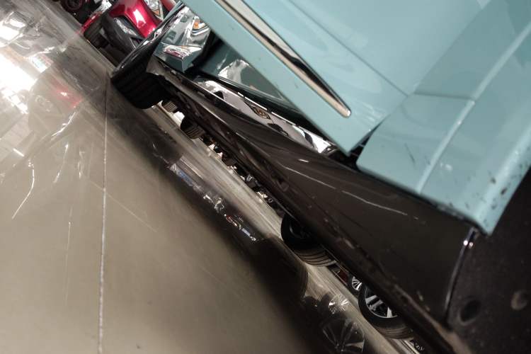Used Hima Luxeed R7 2026 Model Range-Extending Max Right Side Sill