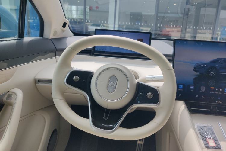 Used Hima Luxeed R7 2026 Model Pure Electric Max Steering Wheel