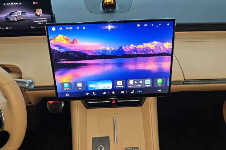 Used Hima Luxeed R7 2026 Model Range-Extending Ultra Audio And AC Panel