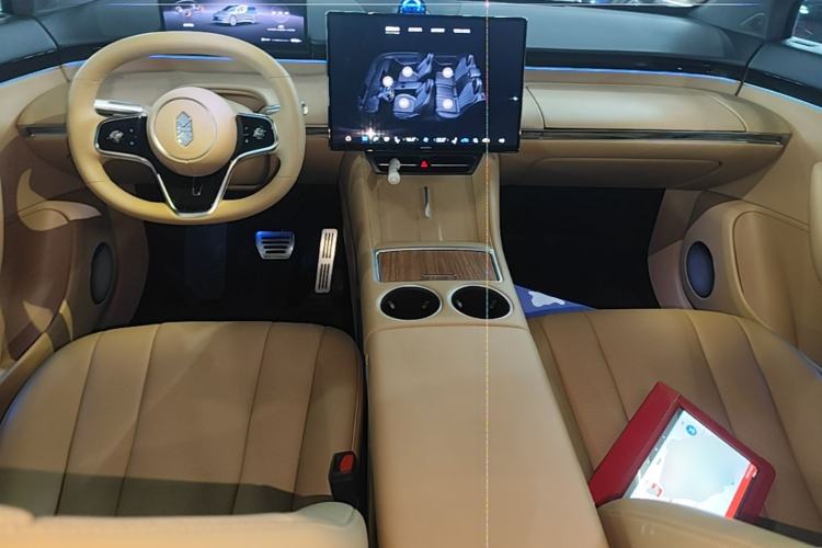 Used Hima Luxeed R7 2026 Model Range-Extending Ultra Center Console