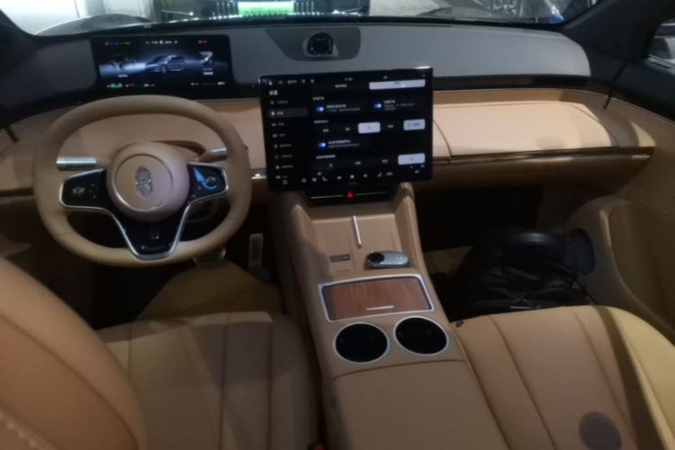 Used Hima Luxeed R7 2026 Model Range-Extending Ultra Center Console