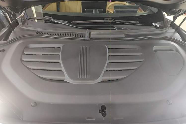 Used Hima Luxeed R7 2026 Model Range-Extending Ultra Engine Bay