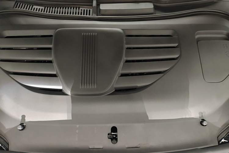 Used Hima Luxeed R7 2026 Model Range-Extending Ultra Engine Bay