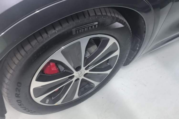 Used Hima Luxeed R7 2026 Model Range-Extending Ultra Exterior 4