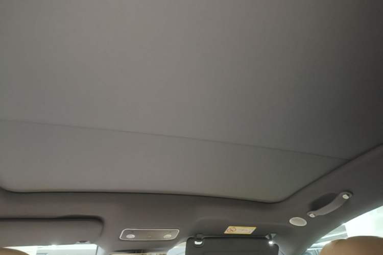 Used Hima Luxeed R7 2026 Model Range-Extending Ultra Headliner