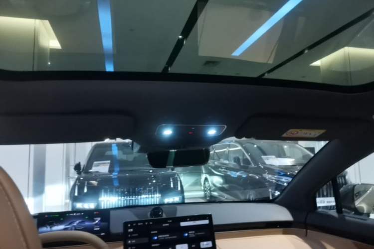 Used Hima Luxeed R7 2026 Model Range-Extending Ultra Headliner
