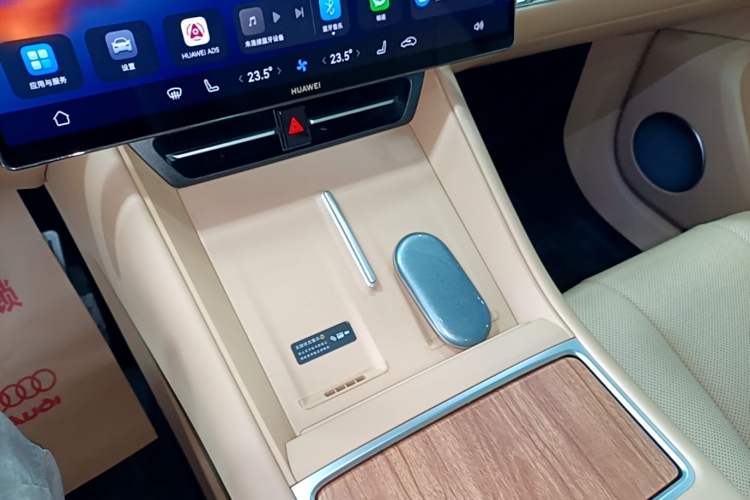 Used Hima Luxeed R7 2026 Model Range-Extending Ultra Interior 1