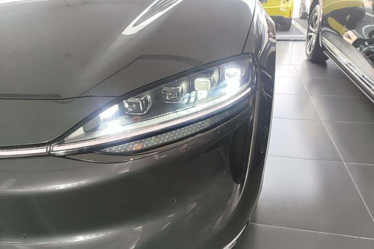 Used Hima Luxeed R7 2026 Model Range-Extending Ultra Left Front Headlight