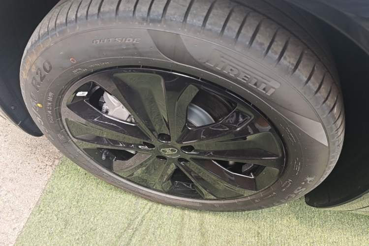 Used Hima Luxeed R7 2026 Model Range-Extending Max Left Front Wheel Hub