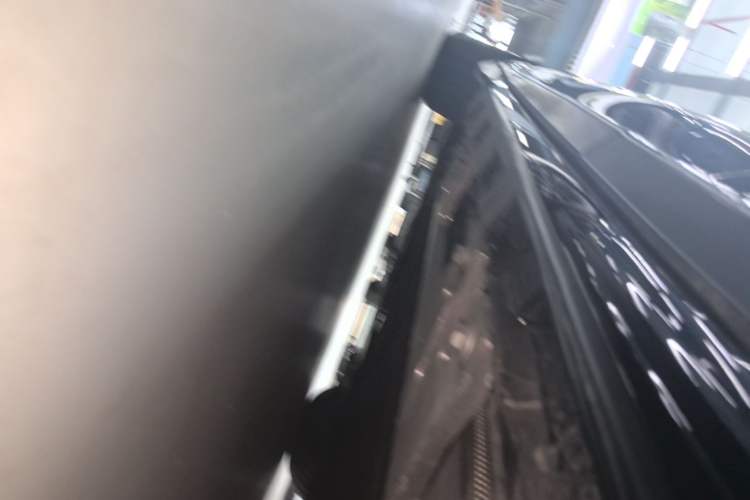 Used Hima Luxeed R7 2026 Model Range-Extending Ultra Left Side Sill