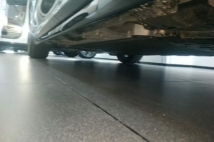 Used Hima Luxeed R7 2026 Model Range-Extending Max Left Side Sill