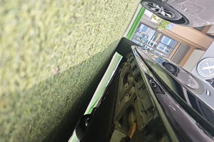 Used Hima Luxeed R7 2026 Model Range-Extending Max Left Side Sill