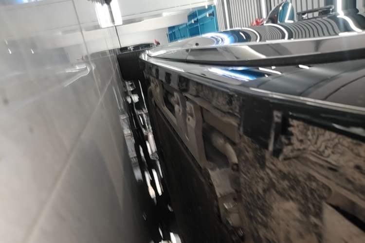 Used Hima Luxeed R7 2026 Model Range-Extending Ultra Left Side Sill