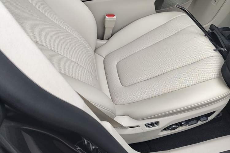 Used Hima Luxeed R7 2026 Model Pure Electric Max+ Right Front Seat