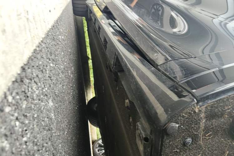 Used Hima Luxeed R7 2026 Model Pure Electric Max+ Right Side Sill