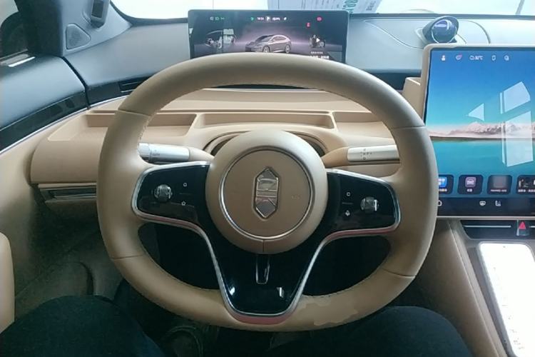 Used Hima Luxeed R7 2026 Model Range-Extending Max Steering Wheel
