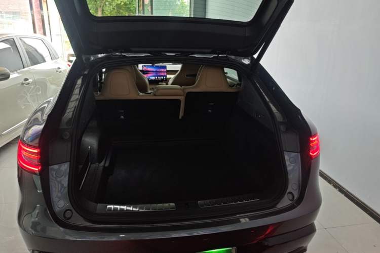 Used Hima Luxeed R7 2026 Model Range-Extending Ultra Trunk