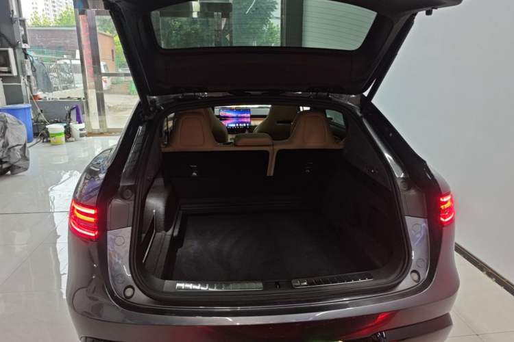 Used Hima Luxeed R7 2026 Model Range-Extending Ultra Trunk
