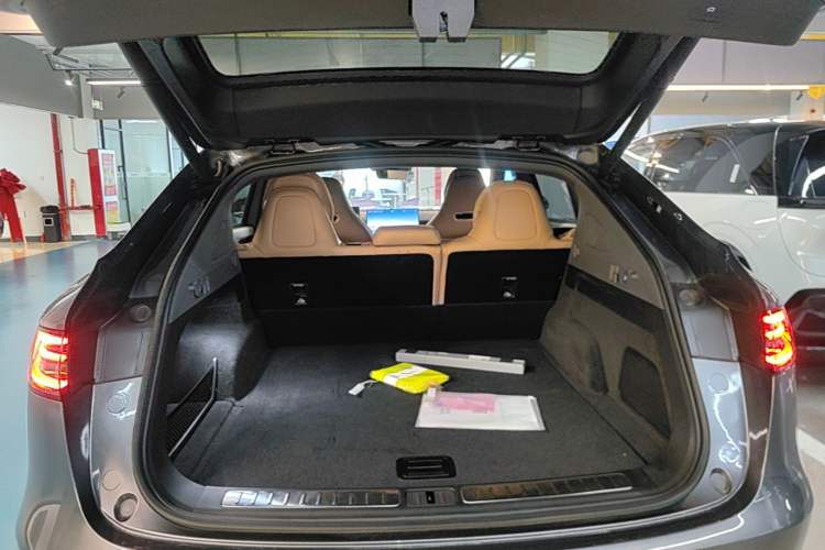 Used Hima Luxeed R7 2026 Model Range-Extending Ultra Trunk