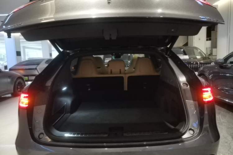 Used Hima Luxeed R7 2026 Model Range-Extending Ultra Trunk