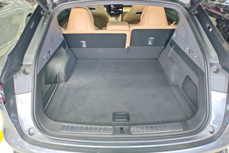 Used Hima Luxeed R7 2026 Model Range-Extending Ultra Trunk