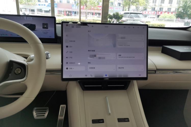 Used Hima Luxeed R7 2026 Model Range-Extending Max Center Console
