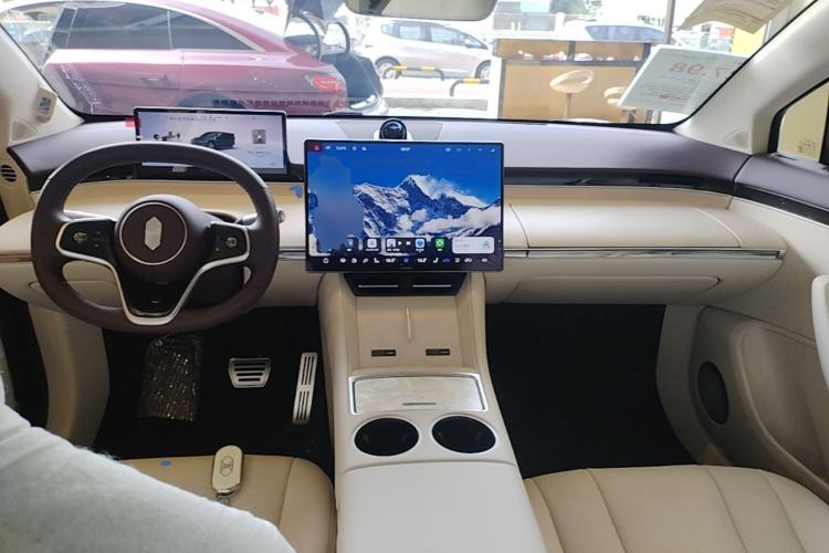 Used Hima Luxeed R7 2026 Model Range-Extending Max+ Center Console