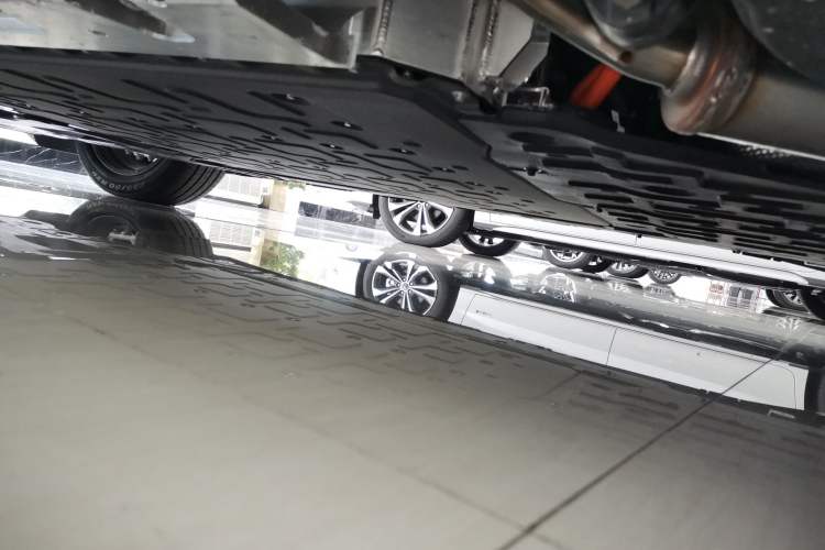 Used Hima Luxeed R7 2026 Model Range-Extending Max Chassis Rear Left