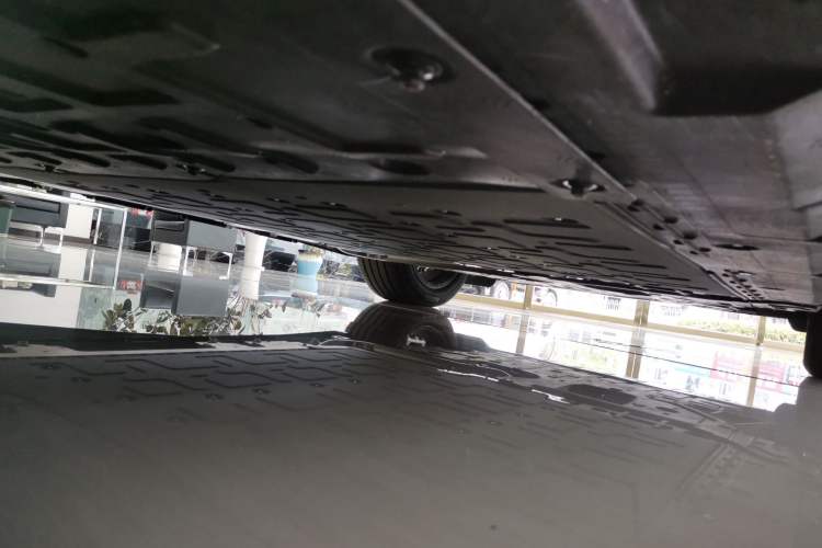 Used Hima Luxeed R7 2026 Model Range-Extending Max Chassis Rear Right