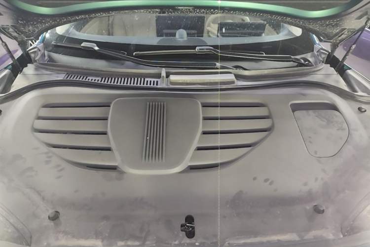 Used Hima Luxeed R7 2026 Model Range-Extending Max Engine Bay