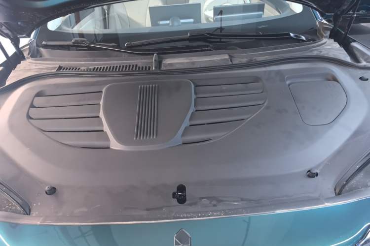 Used Hima Luxeed R7 2026 Model Range-Extending Max Engine Bay