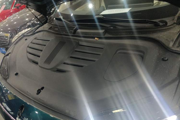 Used Hima Luxeed R7 2026 Model Range-Extending Max Engine Bay