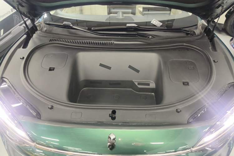 Used Hima Luxeed R7 2026 Model Pure Electric Max+ Engine Bay