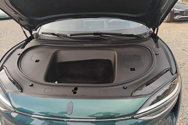 Used Hima Luxeed R7 2026 Model Pure Electric Max+ Engine Bay