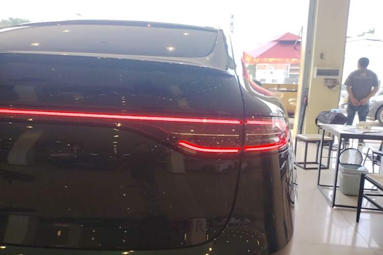 Used Hima Luxeed R7 2026 Model Range-Extending Max+ Exterior 3