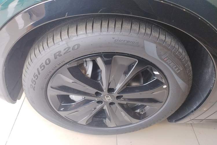 Used Hima Luxeed R7 2026 Model Range-Extending Max+ Exterior 4