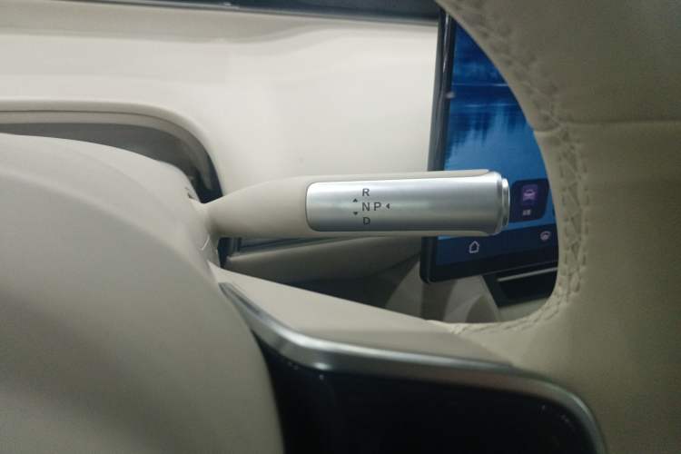 Used Hima Luxeed R7 2026 Model Range-Extending Max Gear Lever