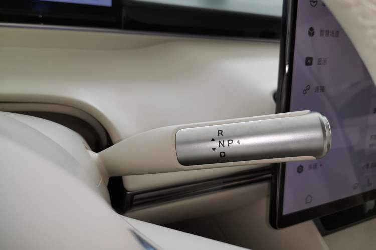 Used Hima Luxeed R7 2026 Model Range-Extending Max Gear Lever